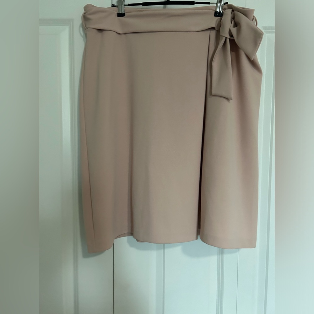 Worthington size 18 blush skirt with belt.